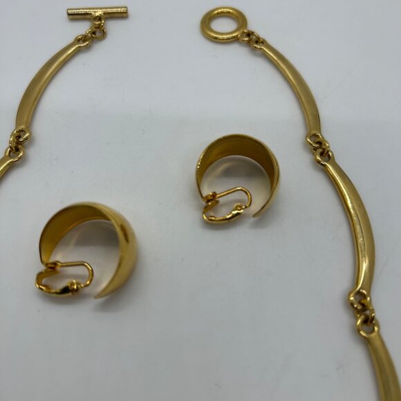 Vintage Goldtone Choker Necklace & Clip-On Hoop Earrings Set - Elegant Design - Picture 12 of 15